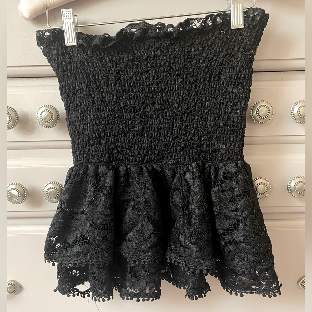 Black lace stretch peplum strapless top size M no tags